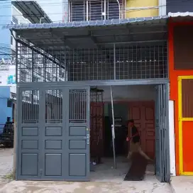 Pintu besi lipat