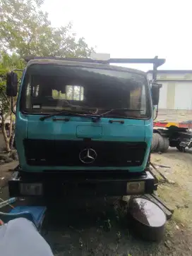 Dijual Tractor Head/Trailer Head Mercedes Benz