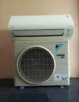 AC Daikin Thailand inverter 1 PK R32 like new