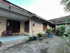 Jual Tanah Bonus Bangunan Layak Huni Di Utara Mall SCH Sleman