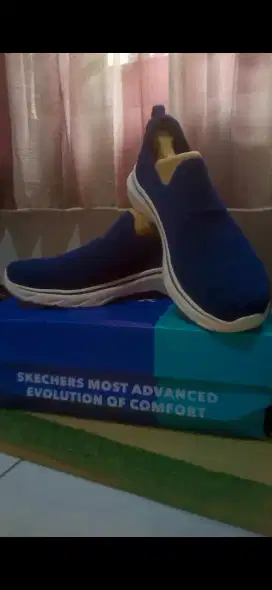 SEPATU SKECHERS WANITA
