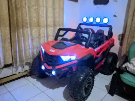 (Mau pindah rumah) Dijual Mainan Anak Mobil Aki Monster jeep jumbo