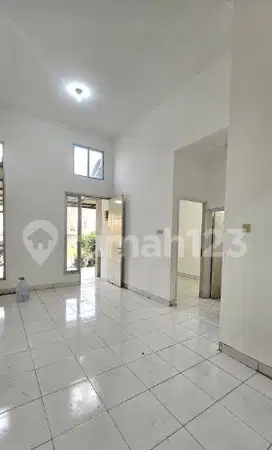 Rumah Sudah Renovasi SHM di Serpong Garden , Tangerang