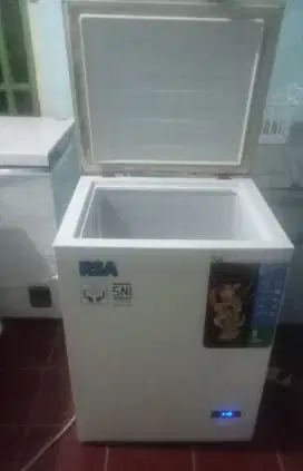 Freezer Box Merk RSA CF-160
Kapasitas 144 L
Kondisi Normal masih Orian