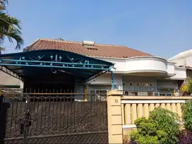 Jual rumah induk + 4 kontrakan petakan + 1 kios