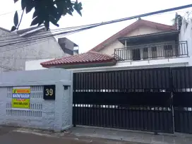 DISEWAKAN RUMAH LOKASI STRATEGIS CIPETE KEMANG