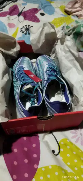 Sepatu bola. Spec origina