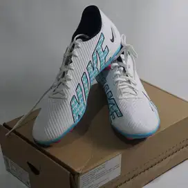 Sepatu Bola: Nike Vapor 15 Club FG/ MG