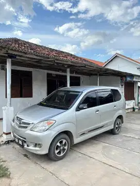 Mobil Xenia Li 2011