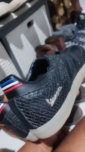 Sepatu Addidas Vespa x Dior 40