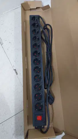 PDU 12 lubang rack server