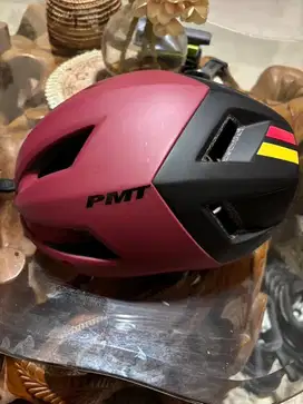 helm sepeda merk pmt type RS-01, warna burgundy
