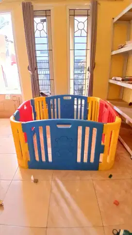 Pagar mainan anak-anak