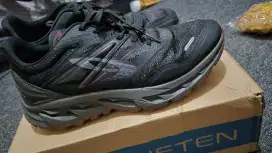 910 Nineten Yuza Evo Sepatu Trail - Hitam - Size 42