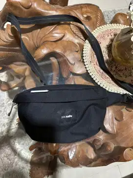 Tas pacsafe sling bag/weist bag