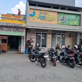 RUKO STRATEGIS SAMPING KLINIK JATI ELOK DEPAN JALAN UTAMA PARKIR LUAS