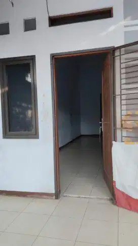 Di jual rumah di cipondoh makmur tangerang