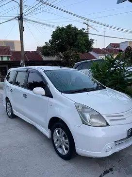Nissan Grand Livina SV 1.5 metic 2012