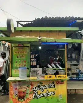 Gerobak dan lapak es Nusantara