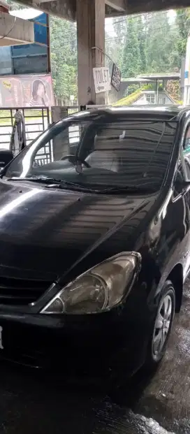 Kijang Innova E Bensin MT