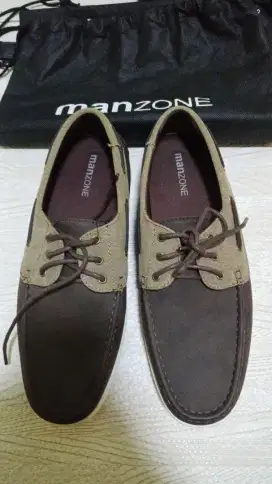 Sepatu manzone uk 43