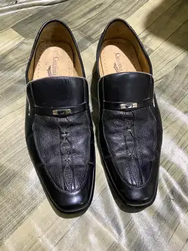 crocodile sepatu ori