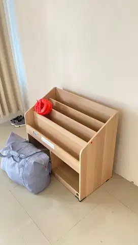 pira home rak buku anak