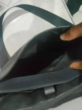 Tas slempang pria merk coach,95 persen masih tampak baru