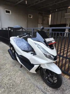 Bismillah dijual motor Honda PCX 160cc 2024