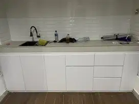 Kitchen set minimalis, berkualitas dan bergaransi.