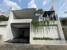 Rumah Mewah 3 Lantai dengan Nuansa Resort Bali at The Riverville Lebak