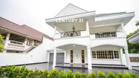 Dijual Rumah Asri Dgn Tanah Luas Di Kemang Jakarta Selatan