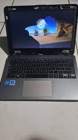 Notebook Asus nyala normal