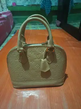 Tas LV Alma Preloved