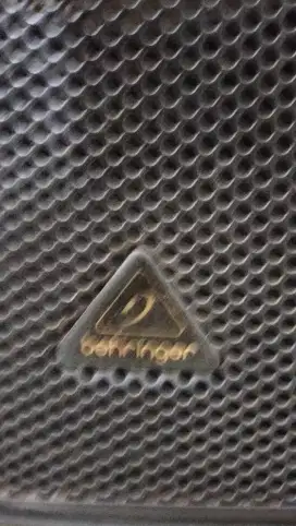 Subwoofer Aktif 18 inchi Behringer B1800HP