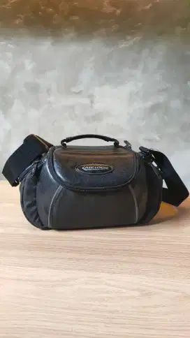 Tas Kamera Kulit Vintage Case Logic dengan Adjustable Strap