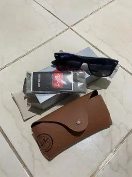 Ray-Ban RB2132 New Wayfarer Original Black - Like New