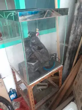 Akuarium tower ikan