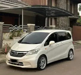 Honda Freed SD 2012