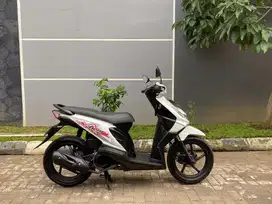 Honda Beat Karbu tahun 2011, putih, mulus pisan