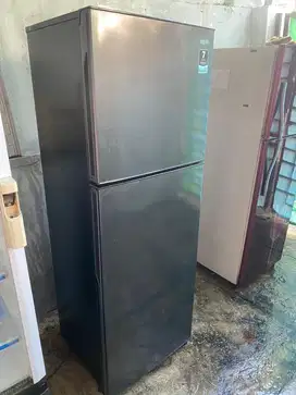 Kulkas Aqua beli dari baru