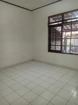 Disewakan Rumah Siap Huni di Taman Kopo Indah 2