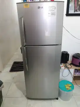 Kulkas LG 2 Pintu,