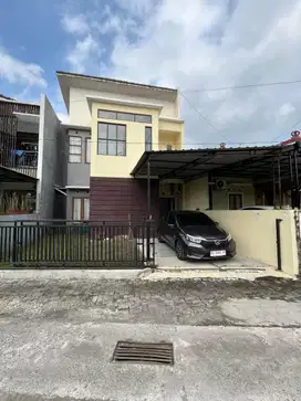 RUMAH CANTIK MINIMALIS 2 LANTAI HARGA MURAH DI JALAN DAMAI NGAGLIK