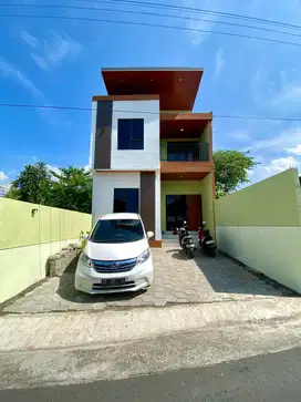 RUMAH MEWAH 2 LANTAI STRATEGIS DALAM RINGROAD JL. TATA BUMI BANYURADEN
