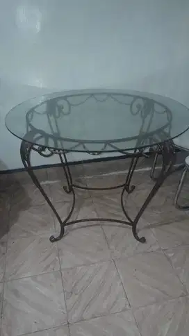 Meja bulat besi kaca