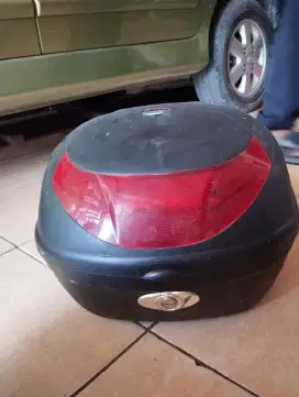 Dijual Box Motor Muat Banyak + Lampu