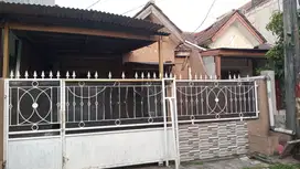 Di jual Tanah Beserta Bangunan Di Cluster Akasia, Taman Royal