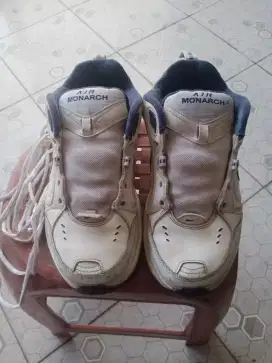 Sepatu Nike size 42