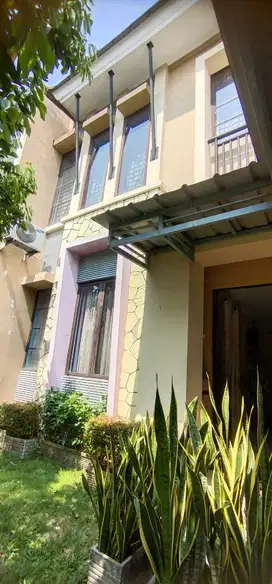Rumah Cozy siap huni di Legenda Wisata Cibubur